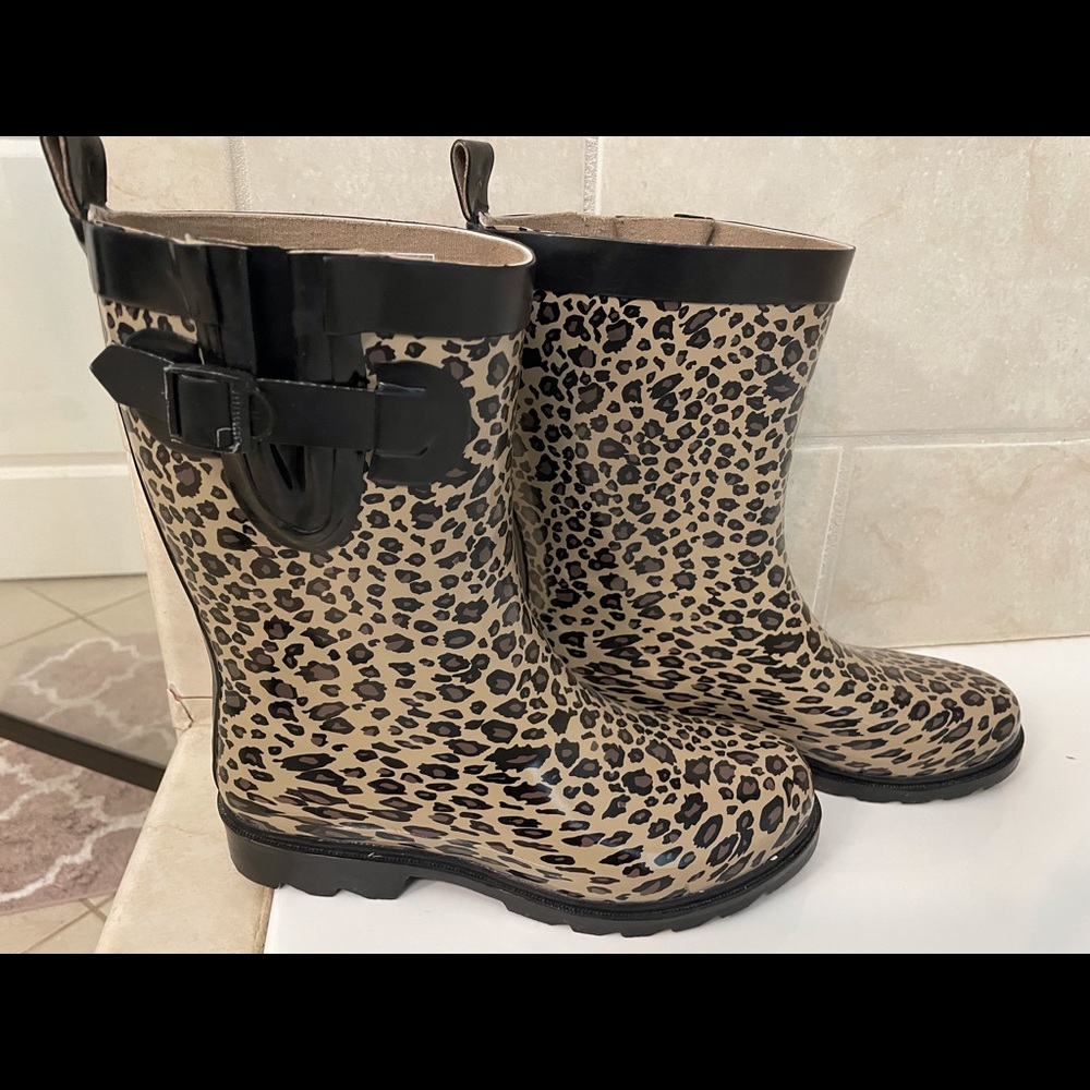 Rain boots by Capelli ☔️
